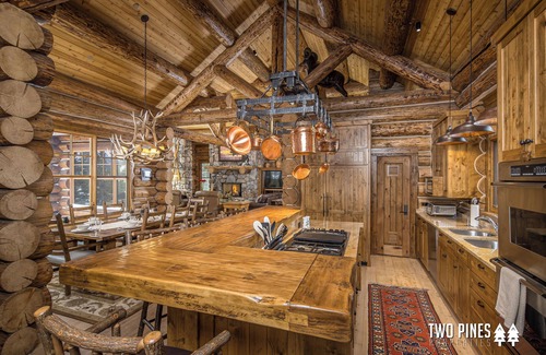 Big Sky House | EPIC Ski In/Out Luxury Cabin Hot Tub, Grill, Privacy + Views!