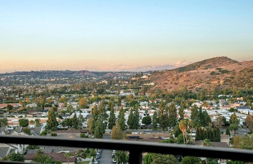 North Tustin House | Epic Views + 15min Disney! Hot Tub/Theater/Arcade