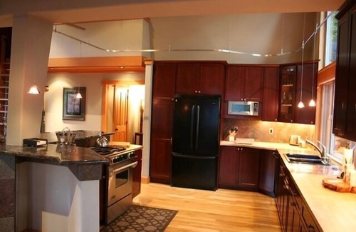 North Upper Truckee House | Epic Views, Luxury, Backing Miles Of National Forest - Monthly & Holiday Rental