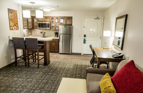 Midtown Anchorage Condo | Equipped King Suite | Heated Indoor Pool Access