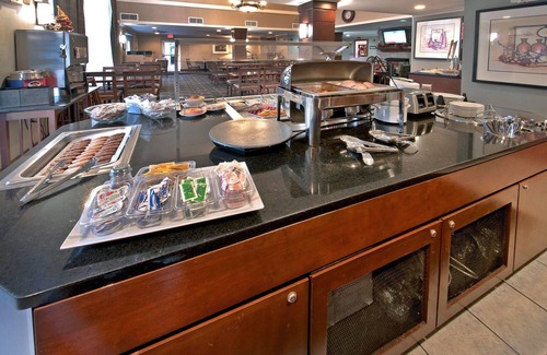 Graysville Apartment | Equipped Studio Near CHA Airport | Indoor Pool + Gym Access