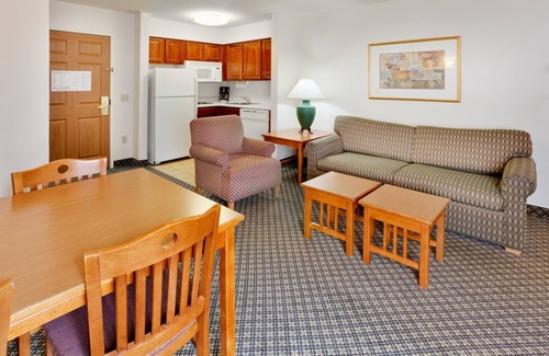 Allentown Condo | Equipped Suite Near ABE with FREE 24h Airport Shuttle | Shared Hot Tub Access