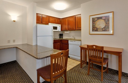 Allentown Condo | Equipped Suite Near ABE with FREE 24h Airport Shuttle | Shared Hot Tub Access