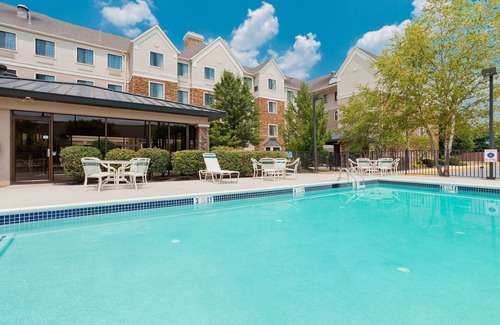 Allentown Condo | Equipped Suite Near ABE with FREE 24h Airport Shuttle | Shared Hot Tub Access