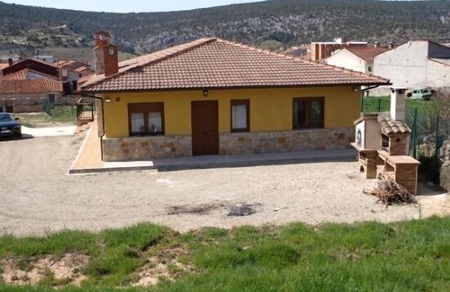 Hontoria del Pinar Cottage | Eras de la Cabizuela House (full rental) for 7 people VuT-09/071