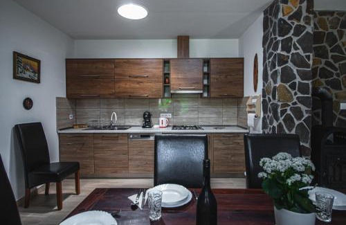 Mikohaza Apartment | Erdőhangja Vendégház