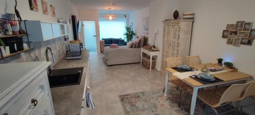 Gladbach Apartment | Erdgeschoss Koralle im Zentrum