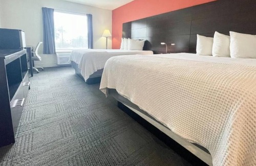 Cuero House | Ergonomic-Styled Resort! 4 Charming Units, minutes to Holy Cross Catholic Church