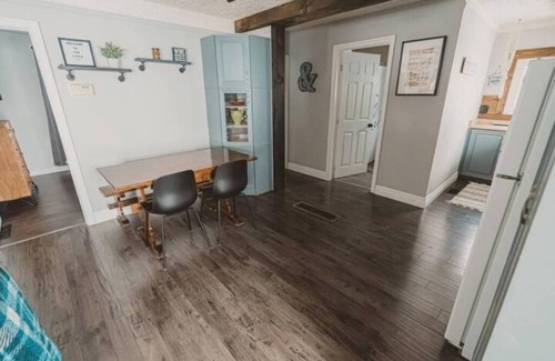 Town of Essex Cottage | Erie Breeze Cottage, right on Lake Erie, EPIC wine route!