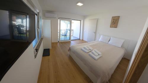 Praprotna Polica Apartment | Erika's home - apartment house