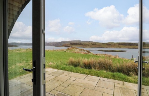 Isle of Luing Cottage | ERRAID, pet friendly, with a garden in Cullipool, Isle Of Luing