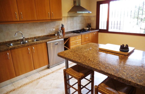 Marbella Villa | CABOPINO GOLF VILLA & POOL 15 MINS WALK TO PORT/ANDYS BEACH/BARS/RESTAURANTS