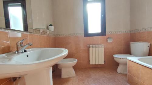 San Martin de la Vega del Al House | Antiguo Consistorio