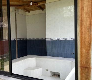 Sangolqui Apartment | Escapada con Lago y Jacuzzi