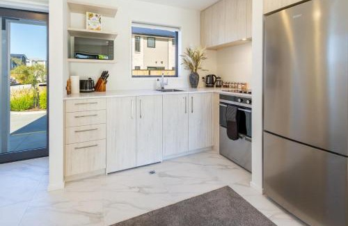 Upper Riccarton Apartment | Escape at the park: 1 bed 1 bath w/carpark