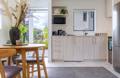 Upper Riccarton Apartment | Escape at the park: 1 bed 1 bath w/carpark