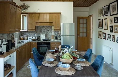 Politiko Villa | Escape, breathe, rejuvenate: Mountain bliss, sea salt allure
