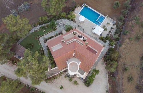 Politiko Villa | Escape, breathe, rejuvenate: Mountain bliss, sea salt allure