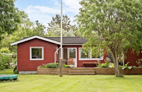 Frølunde Fed House | Escape city life and relax in this charming holiday home with a family-friendly garden.