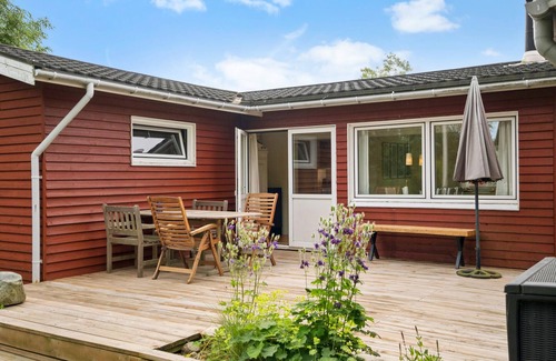 Frølunde Fed House | Escape city life and relax in this charming holiday home with a family-friendly garden.