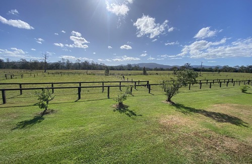 Bulahdelah House | Escape on 50 acres on the Buladelah river. Accommodation for upto 10 people.