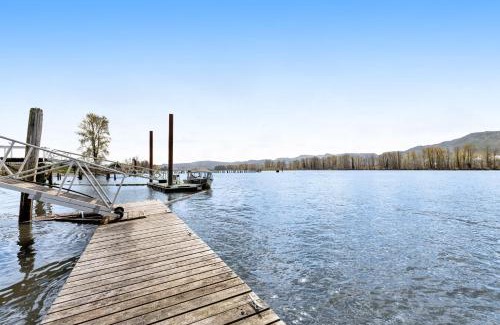 Cathlamet House | Escape on the River