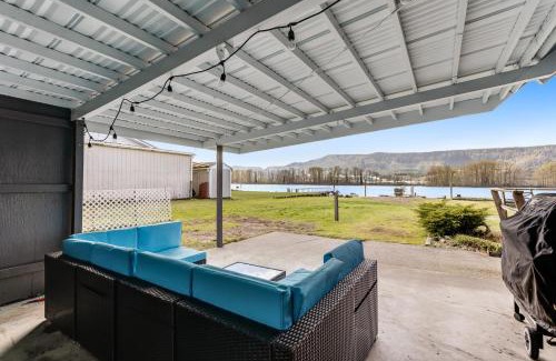 Cathlamet House | Escape on the River