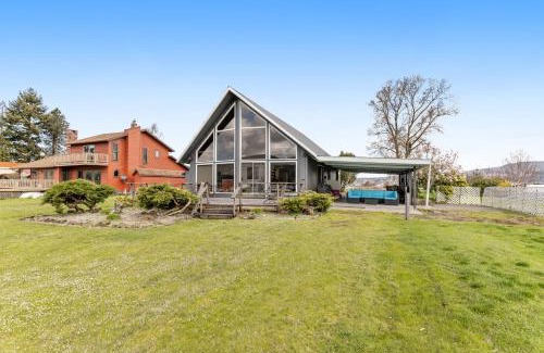 Cathlamet House | Escape on the River