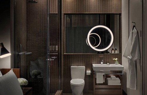 SoHo Hotel | Escape The Hustle and Bustle! Pet-friendly, Pool, Minutes to Strawberry Fields