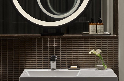 SoHo Hotel | Escape The Hustle and Bustle! Pet-friendly, Pool, Minutes to Strawberry Fields