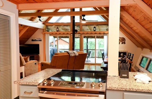 Frank Cabin | Escape the ordinary, discover the tranquility & warmth of this A-Frame cabin