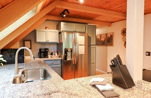 Frank Cabin | Escape the ordinary, discover the tranquility & warmth of this A-Frame cabin