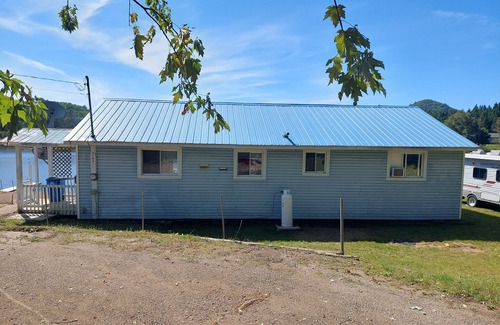 Bowman Cottage | Escape to a Peaceful Waterfront Cottage with an Amazing View on the Lake-fishing