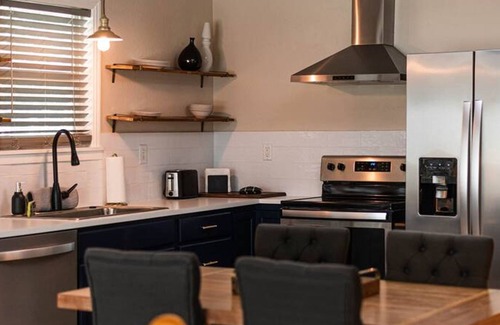 East Riverside Apartment | Escape to a Restored 1920s East Waco Bungalow