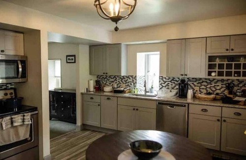 Zionhill House | Escape to Center Valley's 3-bedroom vacation home, 13 min to Dorney Park