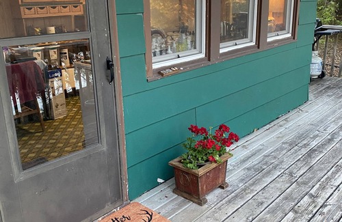 Babbitt Cabin | Escape to cozy remote cabin on lake with beautiful views