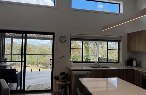 Inverell Apartment | Escape to Elegance: Discover Your Chic Haven in Serene Rural Bliss!