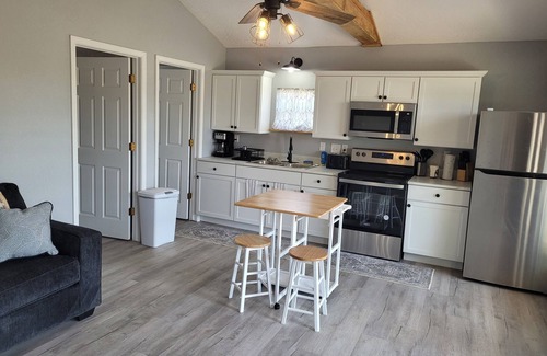 Albion Cabin | Escape To Nature’s Embrace:nUncle Joe's Creek Retreat - Click's Cabin