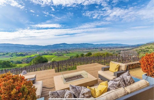 Napa Valley House | Escape to Paradise: A Stunning Tuscany-Style Home with Views of Vineyards