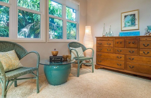 Ka'a'awa House | Escape to Paradise- AC, Kayaks,Ocean across street