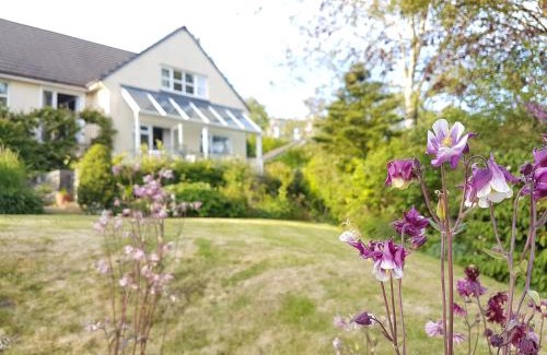 Llawhaden Villa | Escape to Pembrokeshire - charming spacious cottage
