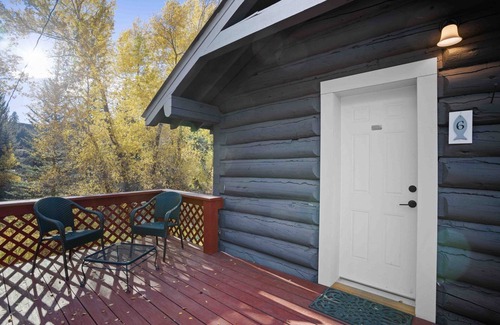 Almont House | Escape to Serenity: Pet-Friendly Mountain Haven by the Taylor River