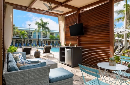New Town House | Escape to the Beach! Pool, Restaurant, Gym, Bike Rentals, Parking!