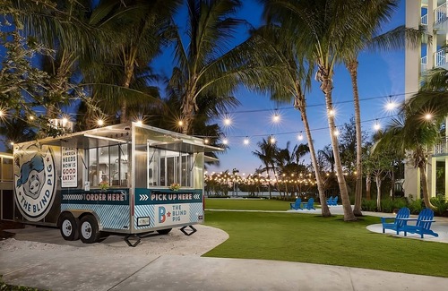 New Town House | Escape to the Beach! Pool, Restaurant, Gym, Bike Rentals, Parking!