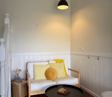 Upper Ferntree Gully House | Escape to the Hills- Charming home with city views & close to the to the 1000 steps