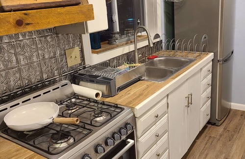 Millers Creek House | Escape to the NC Mountainside and stay in this unique Container home