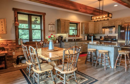 Tomah Cabin | Escape to the woodland getaway of The LeClaire Lodge - PET FRIENDLY!