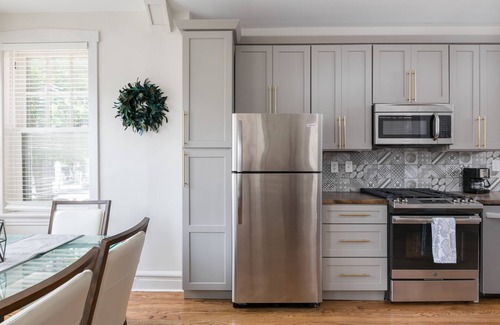 Central West End Apartment | Escape to this Urban Retreat in a Prime location!
