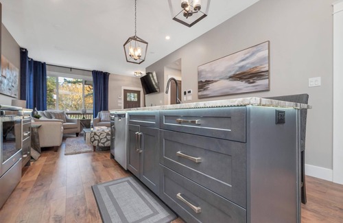 North Saanich House | Escape to Tranquility: Discover the Charm of Victoria's VI Cottage