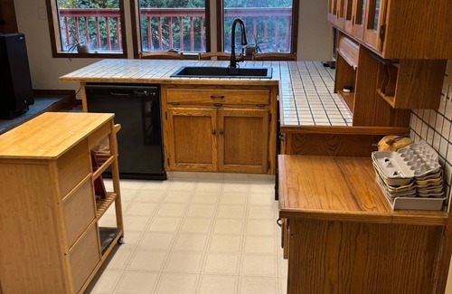 Philomath House | Escape town! Pets welcome, 4bd on fenced 5+ acres, sheep, goats & chicken
